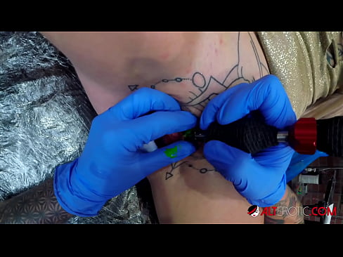 ❤️ Estremamente tatuato hottie Sully Savage ottenuto un tatuaggio sul suo clitoride ❤❌ Super sesso al it.cassino-vulkan646.ru ️❤